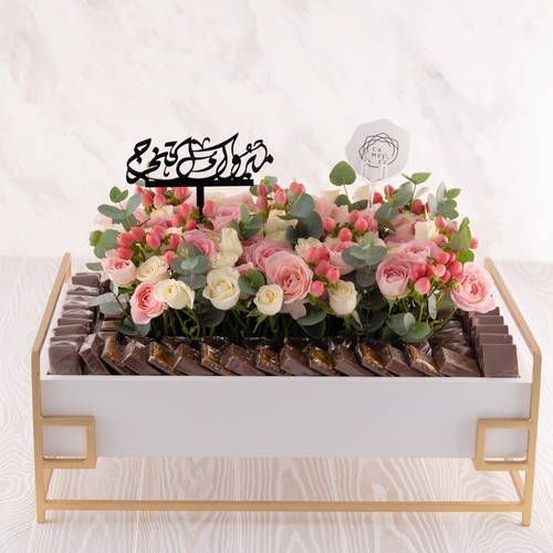 Flowers And Chocolate Rectangular Art Stand - Length 48 cm, width 28 cm, height 17 cm. One and a half kilos of chocolates.