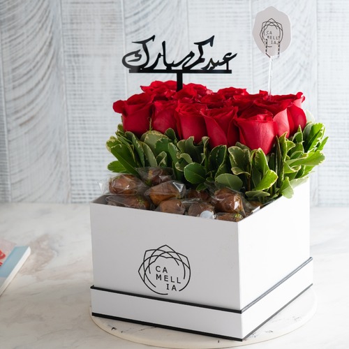 White big box rose & dates - حجم البوكس ٢١ في ٢١ سم