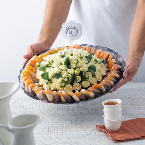 A luxurious bowl of one and a half kilograms of apricots with chocolate and roses - مشمش مجفف مغلف مع شوكليت  مشمش مجفف مغلف مع شوكليت ابيض