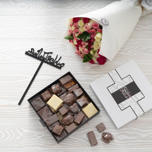 ‏Luxury chocolate mix medium writing عساكم من عواده  and  flowers - Luxury chocolate mix 35 pic medium writing on the box flowers 16