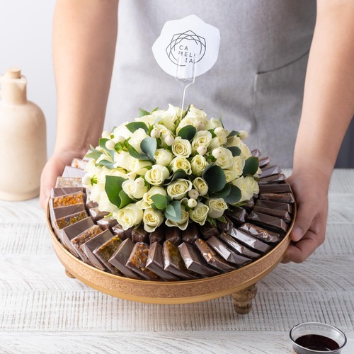 Natural metal bowl with chocolate and roses - 1-1/4 kilo chocolate