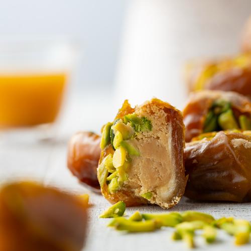 50 pic Sugary Dates Stuffed With Rangina And Pistachios