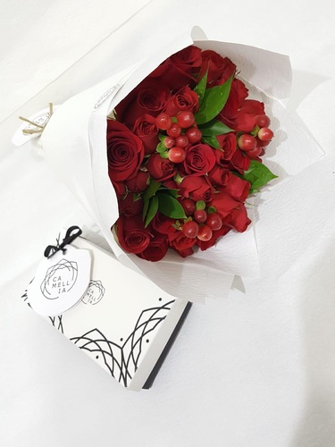 Chocolate wafers 18 peace’s and small bouquet 12 flowers - 5 Chocolate wafers 18 peace’s and small bouquet 12 flowers