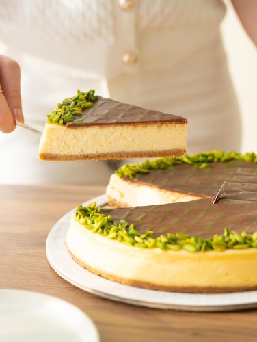 ChocoPist cheesecake‏ camellia - شيزكيك فانيليا بنكهة الشوكليت  و الفستق