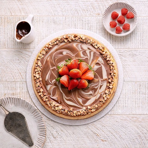 Camellia kinder royal cheesecake with chocolate sauce