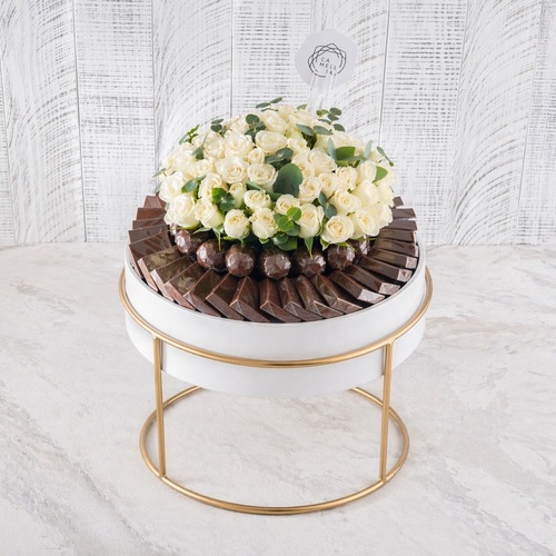 Art stand with round tray medium high chocolate and flowers - آرت ستاند مدور ارتفاع متوسط ١٧ سم و قطر الصحن الخشبي ٣٠ سم