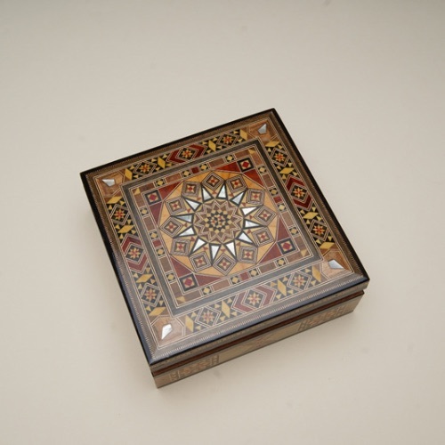 Damascus square box - Damascus square box, size 15*15, handmade in Syria, inlaid with natural seashells, exceptional quality worthy of being treasured