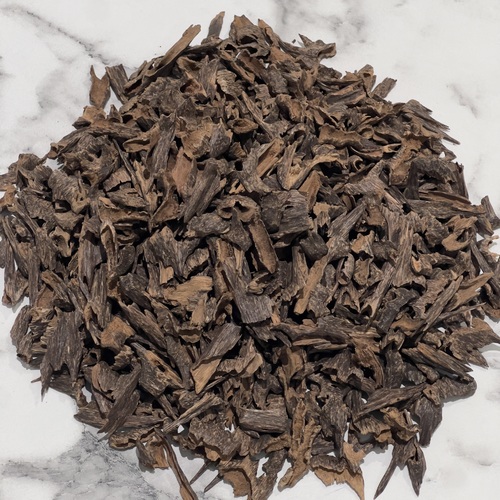 muri alsumo - The highest grade Mori in the company, a broken piece full of fat and a deep, concentrated aromatic scent. Its broken pieces are suitable for personal incense on your special occasions.