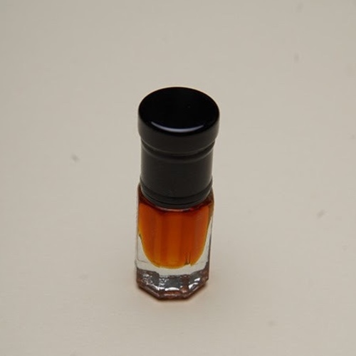 sailani - It is one of the most distinctive and beloved oils among oil lovers and enthusiasts. It is characterised by its high prices and its sharp flavour that is not found in other oud oils.