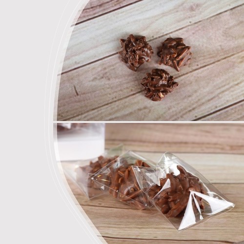 Mini boxes giveaway chocolate with almonds