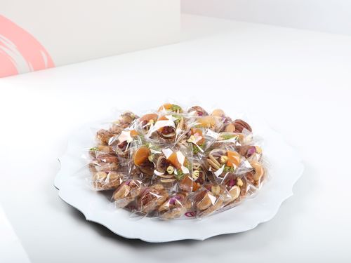 Round tray crunchy with caramel, nuts and dried fruits