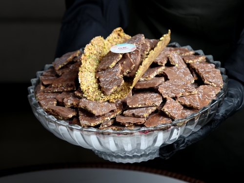 Round Crystal plate sweets mix