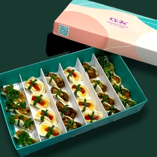 Mini tortilla box - تورتيلا بحجمها الصغير بحشواتنا الفاخرة التي تناسب عملاؤنا
بحشواتنا اللذيذة
بالباذنجان السبايسي
الفلافل الخطيرة
الاجبان بالتيركي
صنعت بكل حب لكم