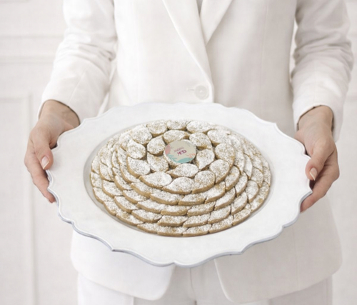 طبق غريبة مكس - طبق دائري يحتوي على أربعة انواع من الغريبة (فستق -لوتس-دارسين-هيل) في حال رغبتكم باختيار نوع او اكثر برجاء كتابة الانواع المطلوبة في خانة الملاحظات.