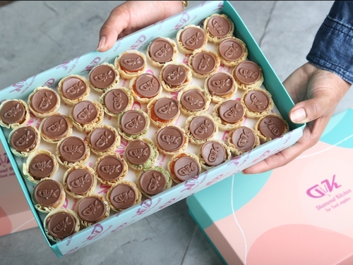 kaklash box - طبقة من حلو الكاكلاش بحشرات منوعة يمكنك اختيارها