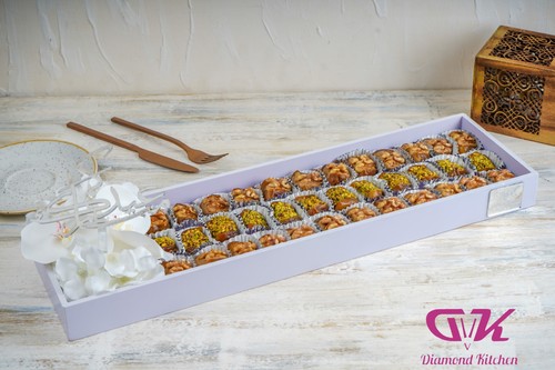 Sukari rotab mix rangena and pistachio  white tray