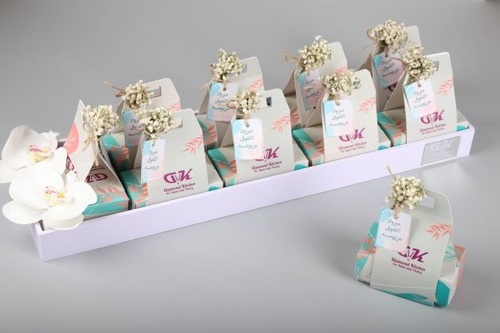 Mini boxes giveaway chocolate with almonds