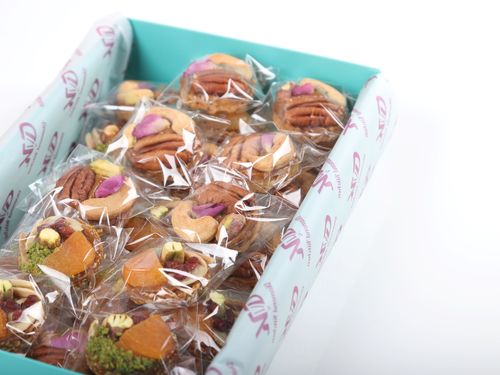 Box crunchy with caramel, nuts and dried fruits