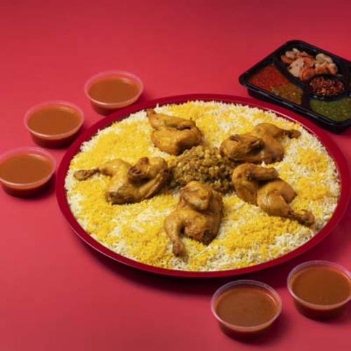 Tray Majboos Chicken For 5 People - A tray of Kuwaiti United Chicken Majyous served on a tray sufficient for five people with Machboos rice, filling, daqoos, five types of maabij and agar.