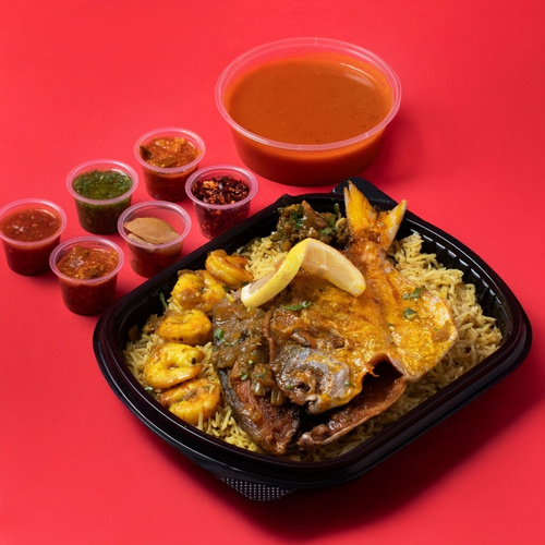 Zubaidi Mtabbag [Royal] - Royal Zubaidi Mtabbag (400g) served with fish rice and shrimp, along with Daqoos, five varieties of Mabooj, and Achar.