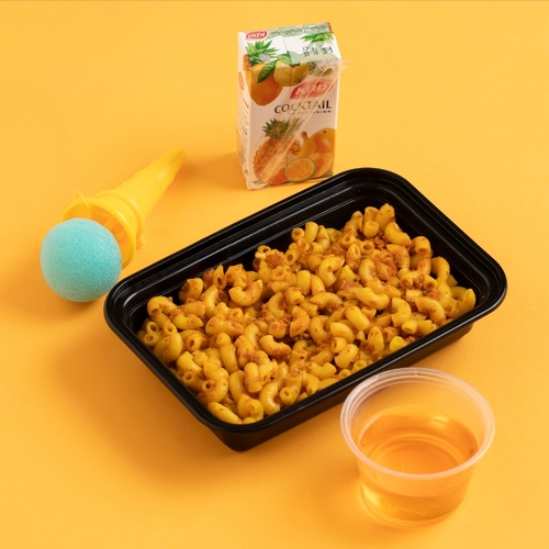 Al-Tayybeen Pasta [Kids Meal] - Boiled pasta with sauce and minced beef, served with jelly, juice, and a toy for the child