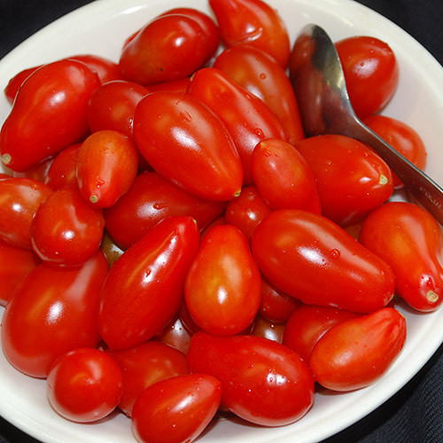 Tear drop plum tomato PWS - DESCRIPTIONThese lovely small plum tomatoes resemble teardrops and are crack resistant with a firm texture and a sweet and tangy flavour. A reliable cropper, and vigorous grower! (Cordon)SOWING ADVICECoverseeds only slightly. Do not allow the soil to dry out. Containers are held in warm conditions until sprouts appear, which may take 3-10 days. Move sprouting plantings immediately to bright light conditions, eg a window. Inadequate light is a frequent cause of failure of young seedlings. Around time of last frost, set seedlings into pots. Remove side-shoots and support the plant.