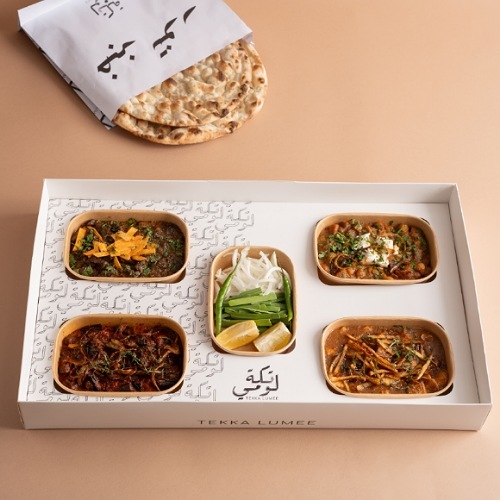 Hameesa box - Hameesa Box :( 5- 6 person ) 5 Hameesa  Tekka lumee Hameesa&nbsp; Hallumi cheese Hameesa Potato Hameesa  Hearts Hameesa&nbsp; With garnish and tanoor bread