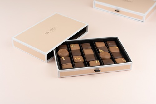 Chocolate box - 40 pieces - Angelina offers a variety of delicious chocolate in its elegant box with your choice of different flavors, GIANDUJA LIME, GIANDUJA PRALINE, HAZELNUT PRALINE, RED ROSE, RED HEART, CARDAMOM, NEROLI, CARAMEL COULIS, ALMOND SESAME, DARK CHOCOLATE GANACHE, HAZELNUT BONBON