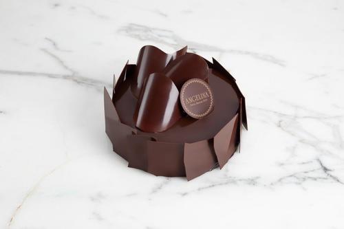 Choc Africain Entremet  NOTE: 1 DAY BEFORE DELIVERY - A large brownie bar with a rich texture of dark&nbsp;BELGIUM&nbsp;chocolate mousse (55%), famous Angelina chocolate cream, and crunchy chocolate.
 
 Delivery next day