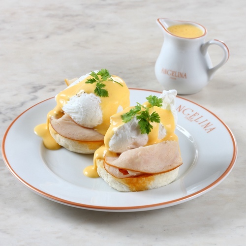 Eggs Benedict with smoked turkey - Brioche,&nbsp;poached eggs,&nbsp;hollandaise sauce.&nbsp; Smoked&nbsp;turkey