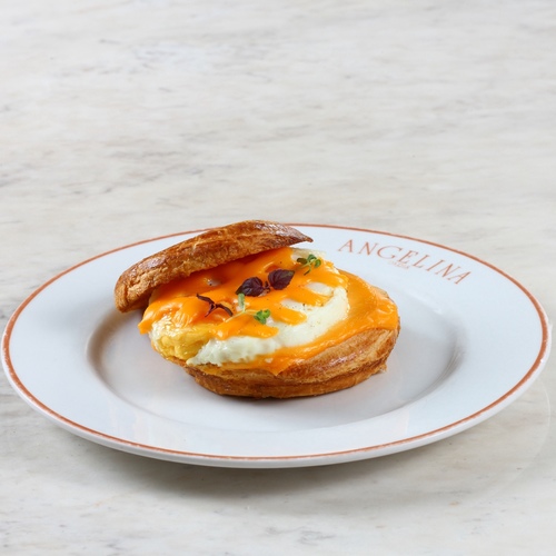 NEW - Egg Muffin - Fried egg “sur le plat”, medium aged cheddar, chives
