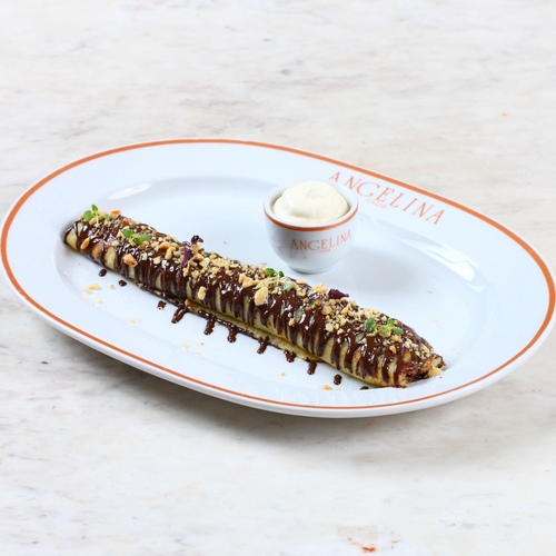 Crêpe au chocolat - Crepe with chocolate sauce, hazelnut roasted and mascarpone chantily