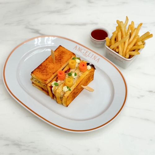 Angelina club sandwich - Paprika toasted bread, chicken fillet, boiled eggs, homemade mayonnaise, baby spinach, French fries.