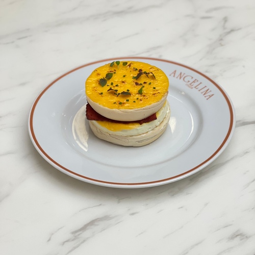 Egg Muffin - Beef becan,yellow cheddar,fried eggs, cream cheese