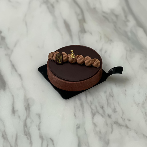 Hazelnut chocolate tart - Biscuits, ghanach tart chocolate, and hazelnut crisp