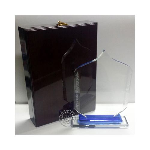 Big Trophy (T404) - Trophy Shield Shape w/ Angle  Curves on top with wooden box 
 * In case of printing option, Kindly after completing your order send us your requested Picture to be printed on through our WhatsApp No. 97172071, Know that it will take 7-10 working days to be delivered