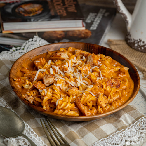 Great Pasta - Little spicy, spiral pasta, chicken, garlic, mozzarella cheese, parmesan cheese, spices, red and white sauce mix.