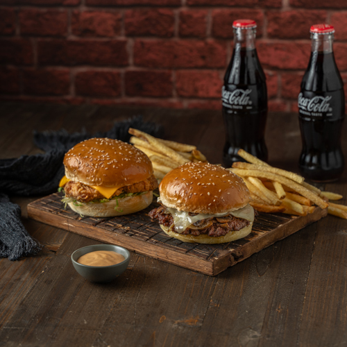 Amigos Burger - وجبة الزوجين الخاصة - 2 برجر , 2 فرايز , 2 مشروبات, 1 صلصة