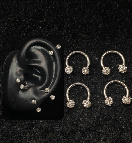 horseshoe piercing