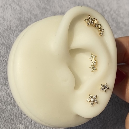 Petite flower ear piercing Thin Bar (20G)