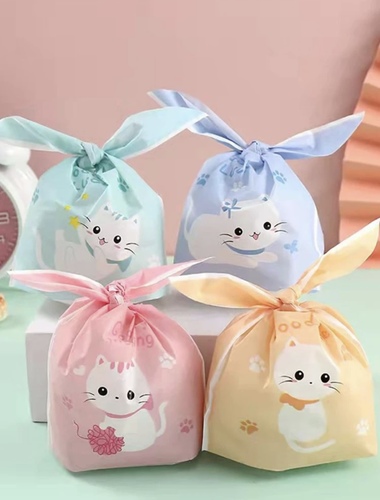 Cats shaped giveaway bags