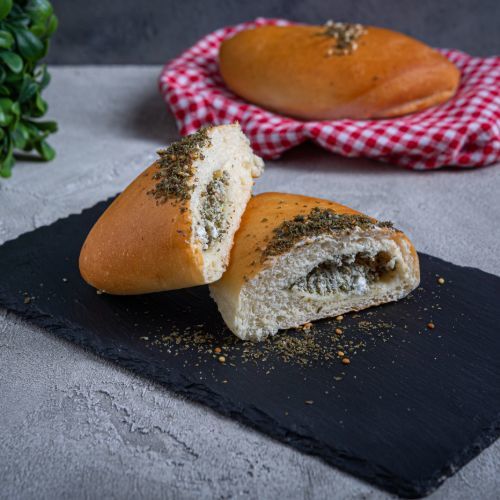 فطيرة جبنه بالزعتر مغلفة