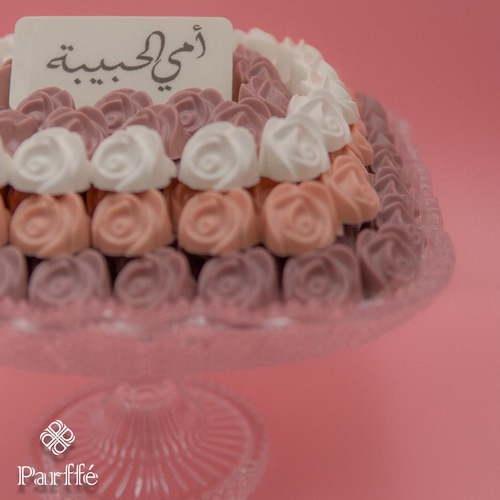 Parffe Chocolate - صينيه عيد الام - صينيه كرستال فيها تشكله شوكليت بحشوات مختلف