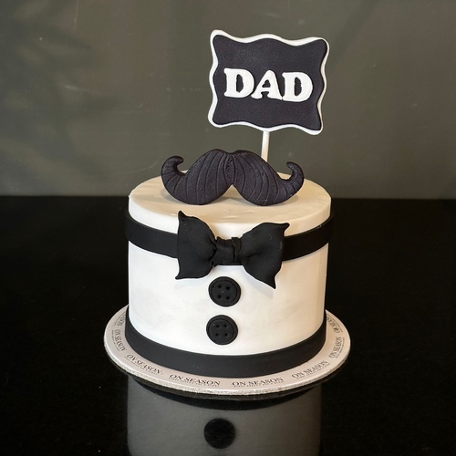 DAD - Small size cake consisting of layers of brownies and red velvet, enough for 3 to 4 persons