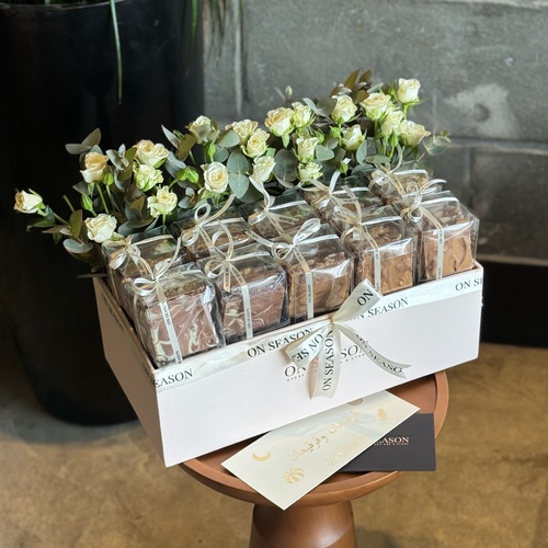 GGW - B - 10 Pcs - Mix slabs of chocolate: pistachio, hazelnut, pecan and more with flowers arrangement


If you choose - write your name -, please write the name in the comments box below