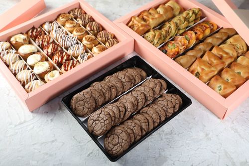 jojo - Fatayer serving box: 36 pieces, cookies box: 30 pieces, cinnamon box: 30 pieces.