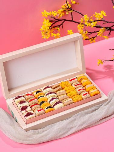 Mini pastries - A selection of small sandwiches with light fillings of cheese, smoked turkey, cheddar cheese and labneh with thyme. Box of 32 mixed pieces