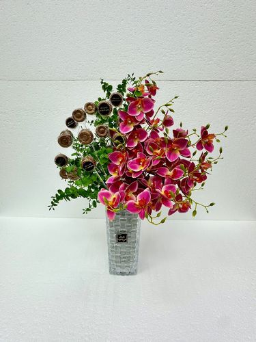 Flower Vase Code 994 - Belgian chocolate vase, plate: 15 pieces of chocolate with Flower