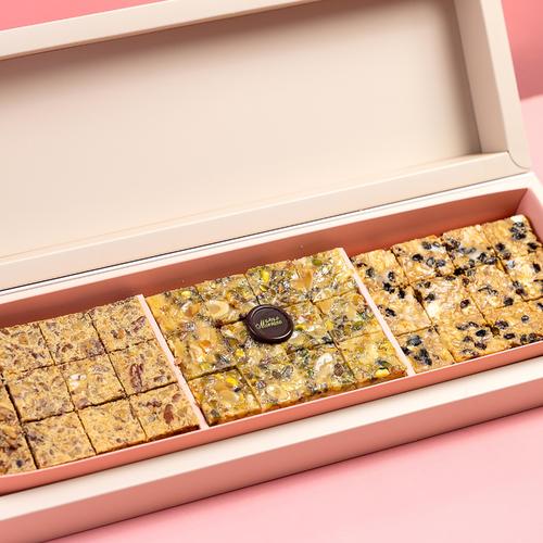 Sugar sweet - With its three rich flavors ‏Mixed nuts and honey ‏Pecan and caramel ‏Walnut and cashew with berries. ‏Box of 36 pieces