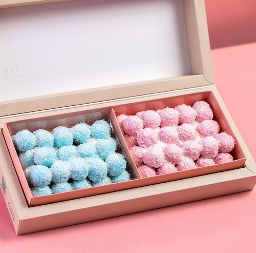 Sandy Marshmallow - Small soft marshmallows  Light strawberry flavour  Pineapple and coconut flavour The box contains 66 pieces